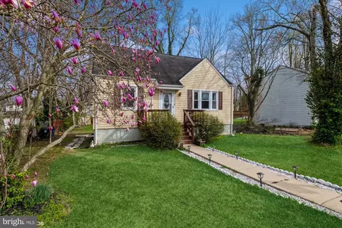4023 Chestnut St, Fairfax, VA 22030