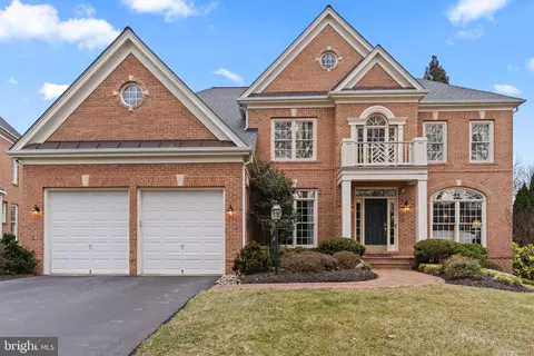 3828 Farr Oak Cir, Fairfax, VA 22030