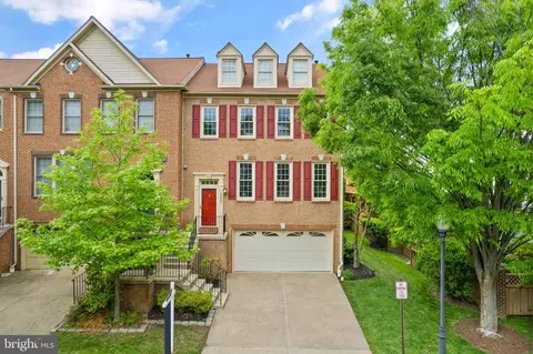 10470 Courtney Dr, Fairfax, VA 22030
