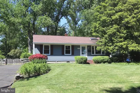 10834 Woodhaven Dr, Fairfax, VA 22030