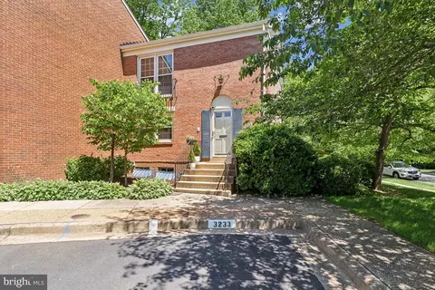 3233 Dunster Ct, Fairfax, VA 22030