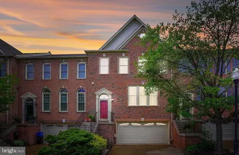 10457 Courtney Dr, Fairfax, VA 22030