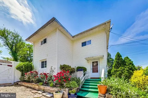 10639 Maple St, Fairfax, VA 22030