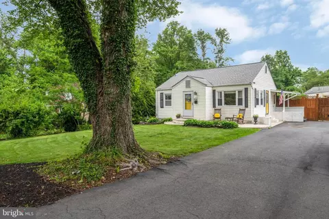 10224 Sager Ave, Fairfax, VA 22030