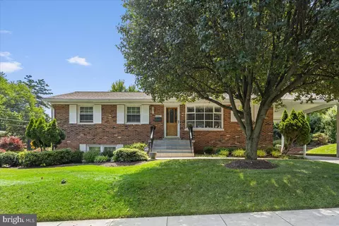 4101 Locust Ln, Fairfax, VA 22030