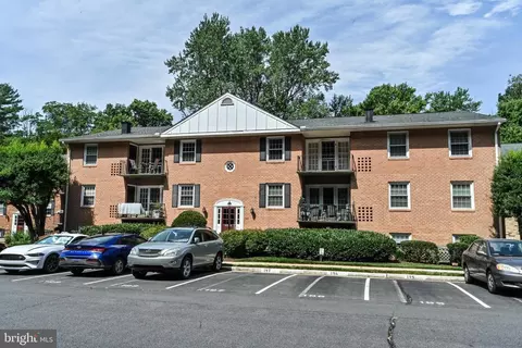 3874 Lyndhurst Dr #304, Fairfax, VA 22031