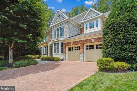 3421 Preservation Dr, Fairfax, VA 22031