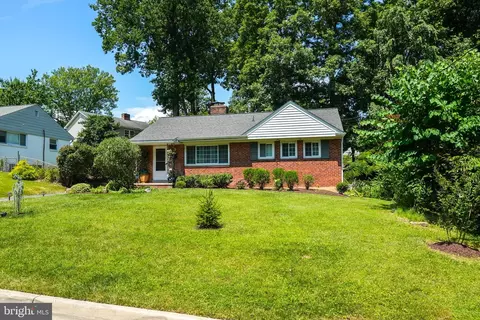 4216 Lamarre Dr, Fairfax, VA 22030