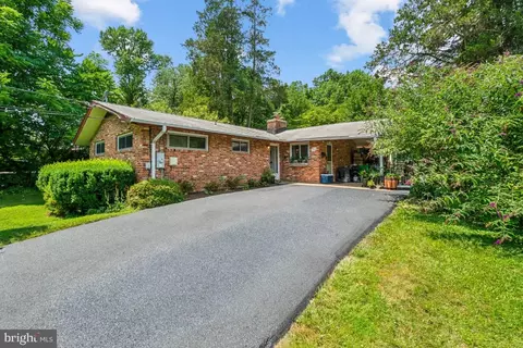 9914 Broadview Dr, Fairfax, VA 22030