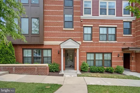 3994 Norton Pl, Fairfax, VA 22030