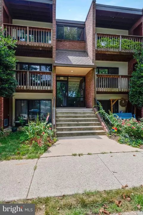 10721 West Dr #204, Fairfax, VA 22030