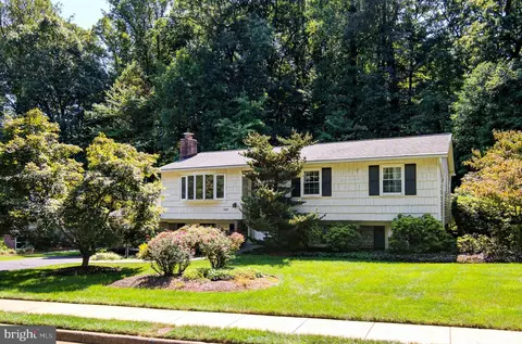 10807 Ann St, Fairfax, VA 22030