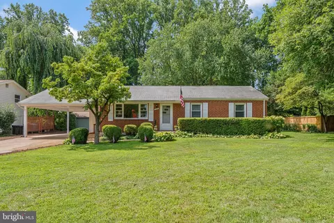 10619 Oak Pl, Fairfax, VA 22030