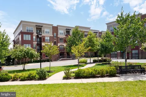 3985 Norton Pl #208, Fairfax, VA 22030