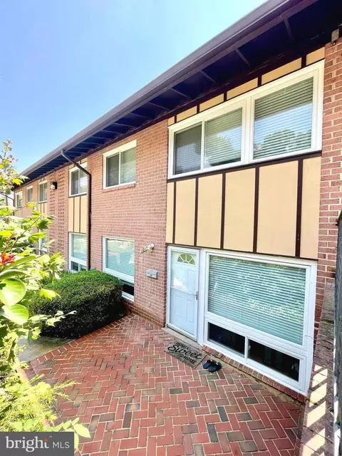 10139 Fair Woods Dr, Fairfax, VA 22030