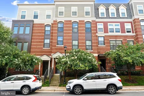 10715 Viognier Ter, Fairfax, VA 22030