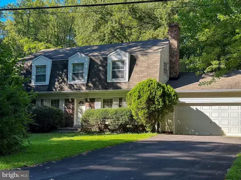 10704 Howerton Ave, Fairfax, VA 22030