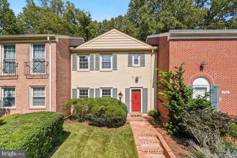 9726 Cardinal Rd, Fairfax, VA 22030