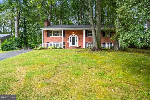10715 Howerton Ave, Fairfax, VA 22030