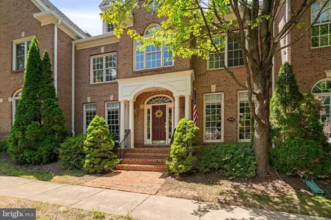 3846 Farrcroft Grn, Fairfax, VA 22030