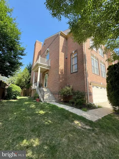 10480 Courtney Dr, Fairfax, VA 22030