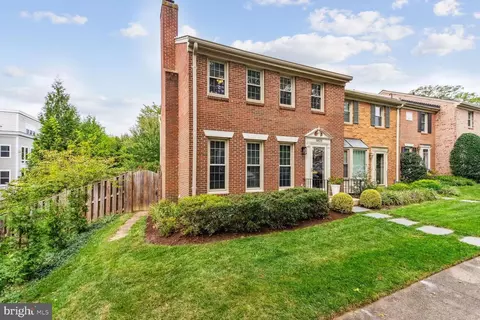 10531 Assembly Dr, Fairfax, VA 22030