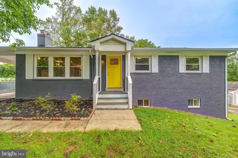 10714 Oak Pl, Fairfax, VA 22030