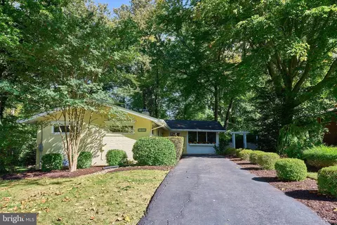 3412 Country Hill Dr, Fairfax, VA 22030