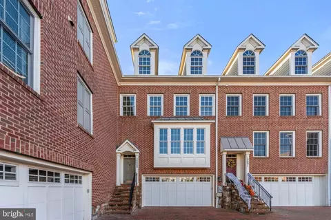 10689 Yorktown Ct, Fairfax, VA 22030