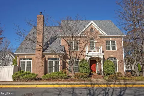 3848 Farrcroft Grn, Fairfax, VA 22030