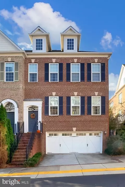 10705 Cameron Glen Dr, Fairfax, VA 22030