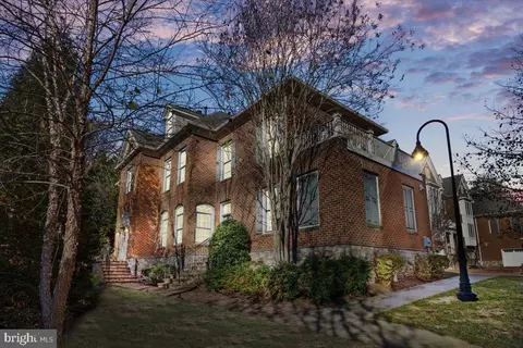 10645 Yorktown Dr, Fairfax, VA 22030