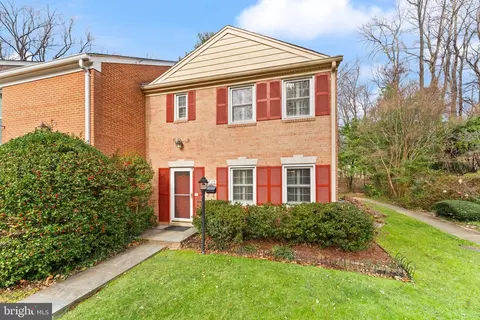 9710 Cardinal Rd, Fairfax, VA 22030