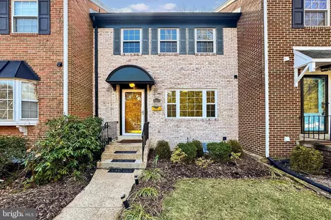 10453 Courthouse Dr, Fairfax, VA 22030