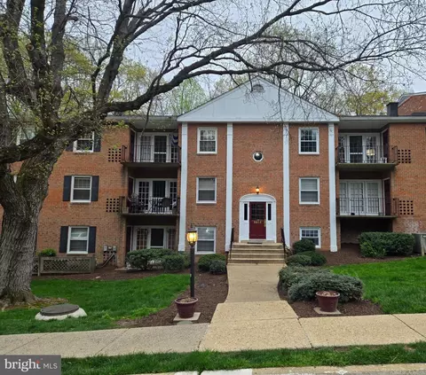3915 Lyndhurst Dr #303, Fairfax, VA 22031