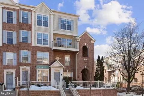 10347 Sager Ave #301, Fairfax, VA 22030