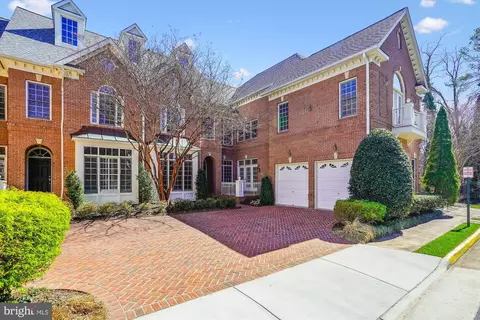 3871 Lewiston Pl, Fairfax, VA 22030