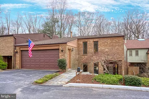 9937 Great Oaks Way, Fairfax, VA 22030