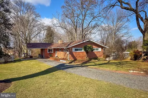 10004 Blackthorn Ct, Fairfax, VA 22030