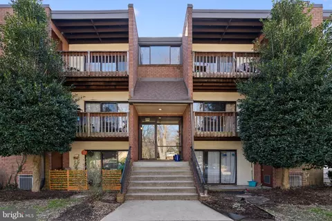 10725 W West Dr #304, Fairfax, VA 22030