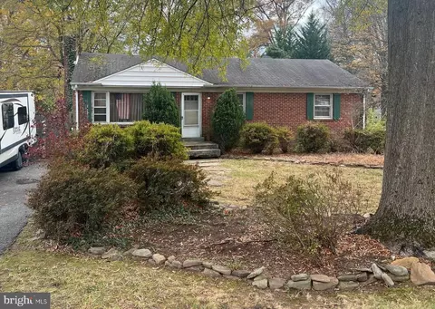 10713 Orchard St, Fairfax, VA 22030