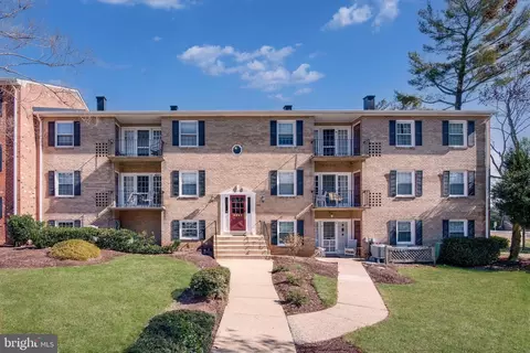 3991 Lyndhurst Dr #303, Fairfax, VA 22031
