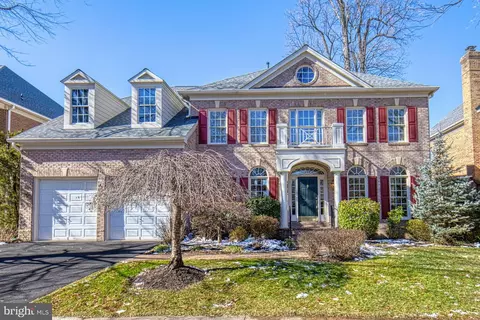 3832 Farr Oak Cir, Fairfax, VA 22030
