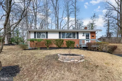 10208 Stratford Ave, Fairfax, VA 22030
