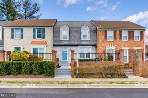9736 Main St, Fairfax, VA 22031
