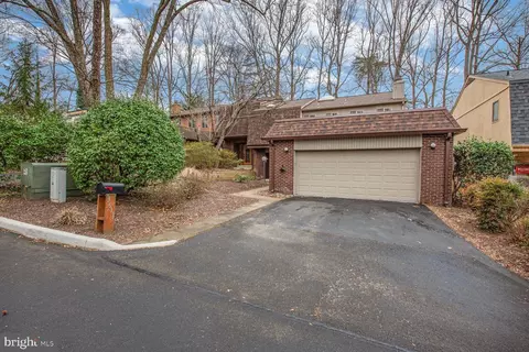 3613 Devilwood Ct, Fairfax, VA 22030