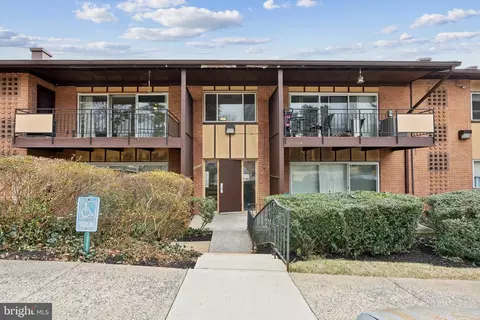 10025 Fair Woods Dr #316, Fairfax, VA 22030