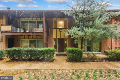 10026 Fair Woods Dr #329, Fairfax, VA 22030