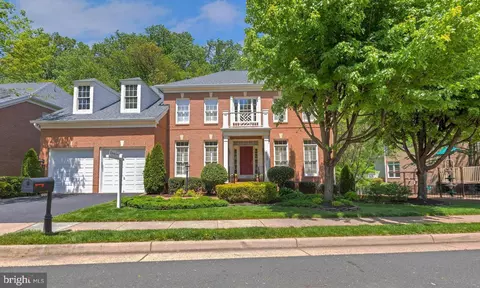 10100 Daniels Run Way, Fairfax, VA 22030