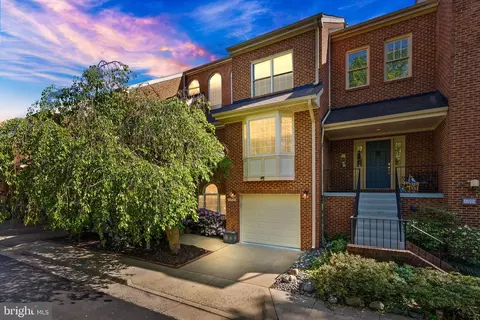 10227 Aspen Willow Dr, Fairfax, VA 22032